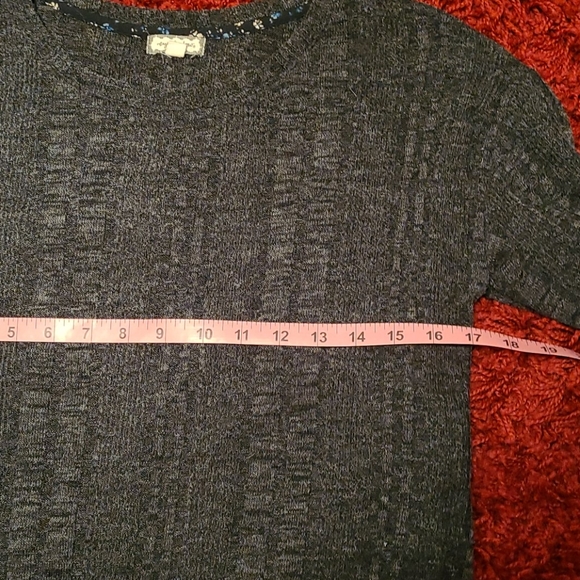 Sweater - Picture 5 of 7